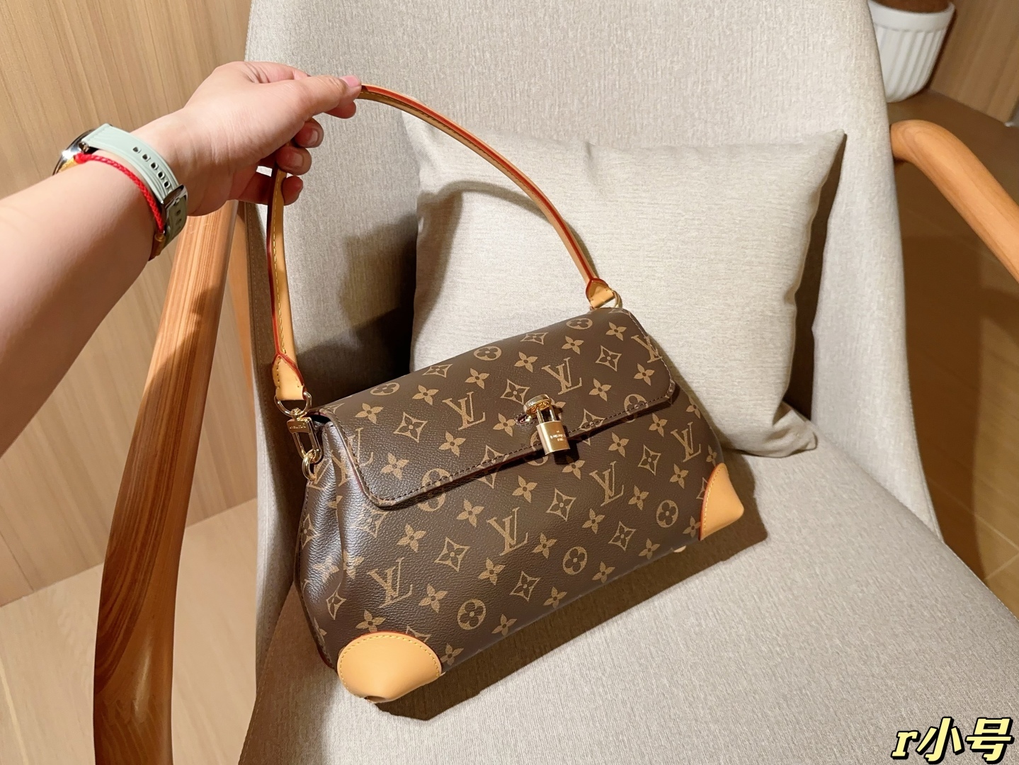 louis-new-arrival-25ss-hideaway-hobo-bag-size-30-19-11-cm-6393