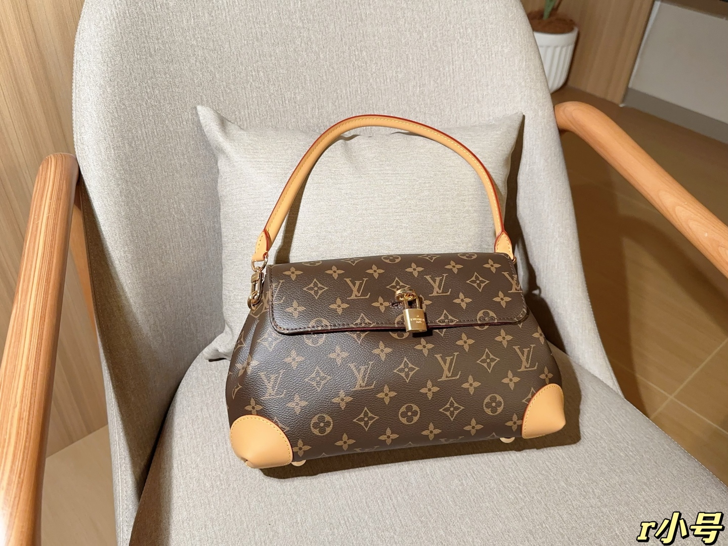 louis-new-arrival-25ss-hideaway-hobo-bag-size-30-19-11-cm-6393