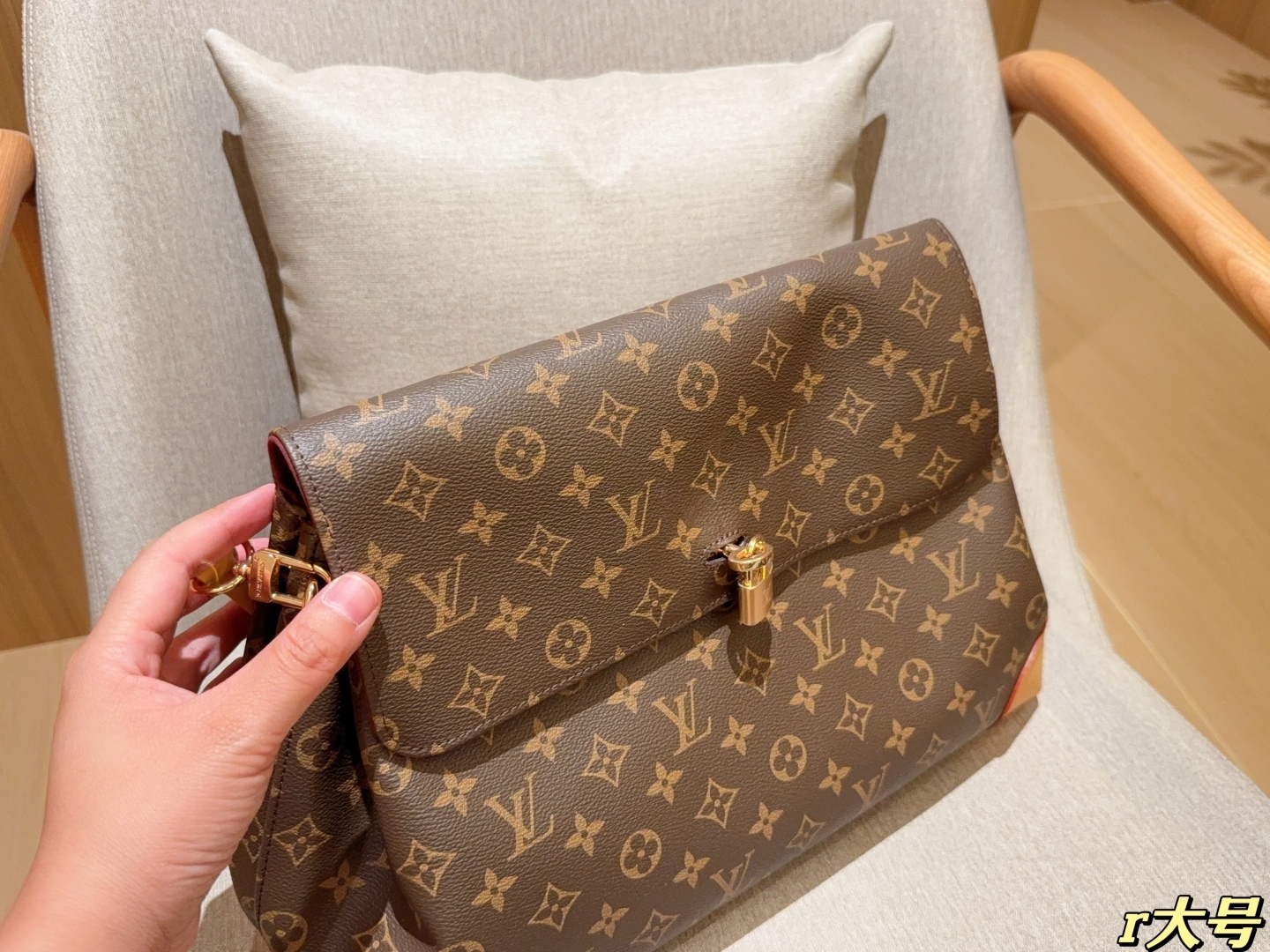 louis-new-arrival-25ss-hideaway-hobo-bag-size-30-19-11-cm-6393