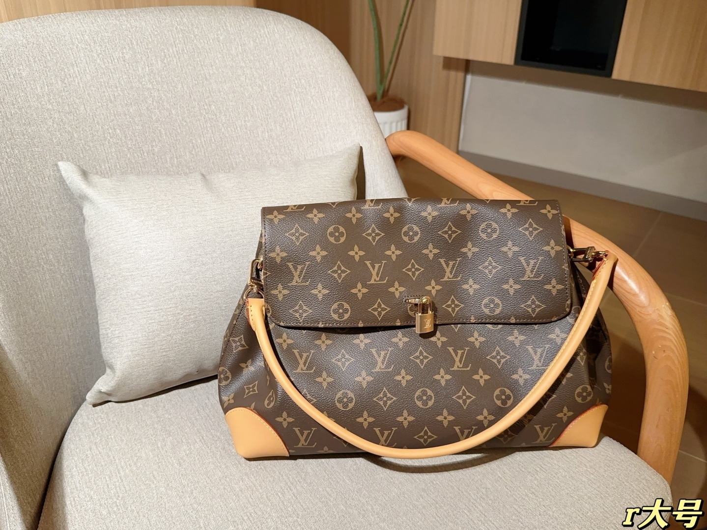 louis-new-arrival-25ss-hideaway-hobo-bag-size-30-19-11-cm-6393