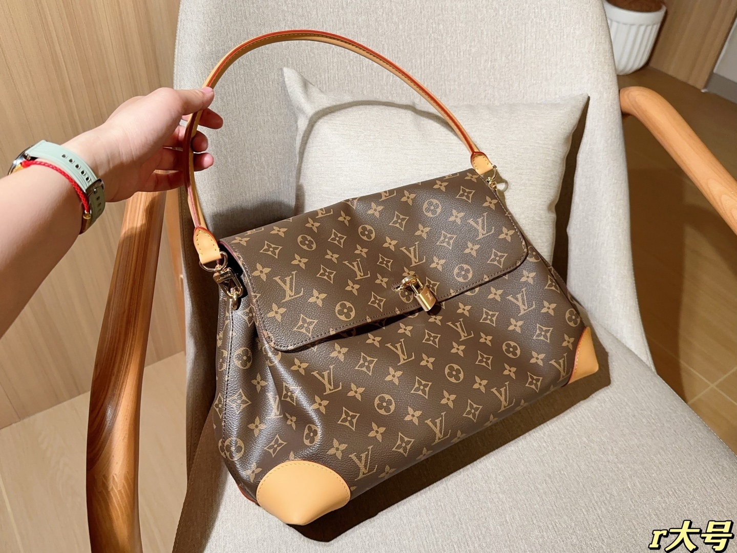 louis-new-arrival-25ss-hideaway-hobo-bag-size-30-19-11-cm-6393