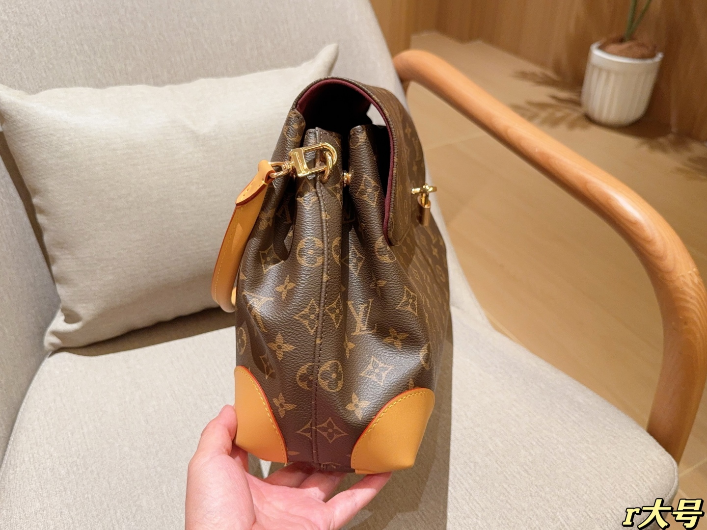 louis-new-arrival-25ss-hideaway-hobo-bag-size-30-19-11-cm-6393