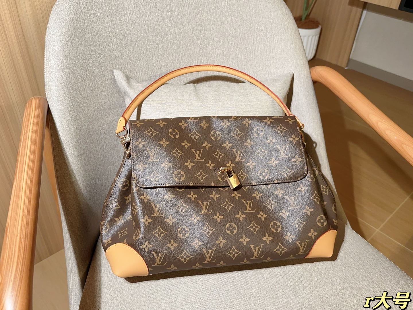 louis-new-arrival-25ss-hideaway-hobo-bag-size-30-19-11-cm-6393