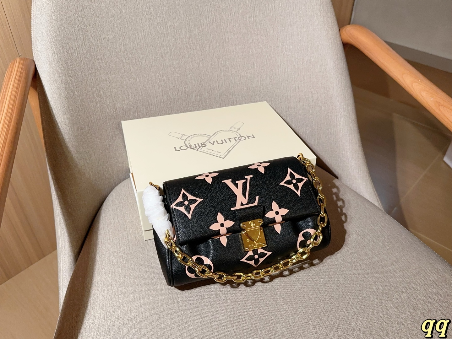 louis-new-arrival-favourite-hobo-bag-size-24-14-9-cm-1339