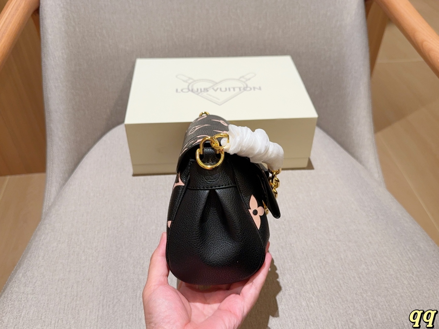 louis-new-arrival-favourite-hobo-bag-size-24-14-9-cm-1339