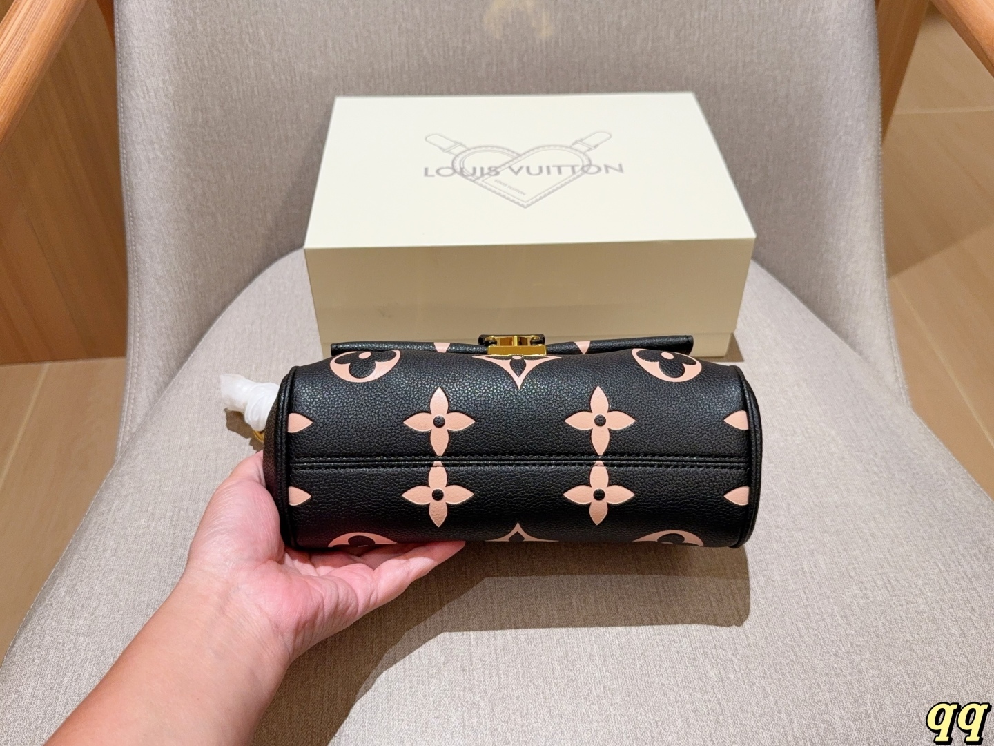 louis-new-arrival-favourite-hobo-bag-size-24-14-9-cm-1339