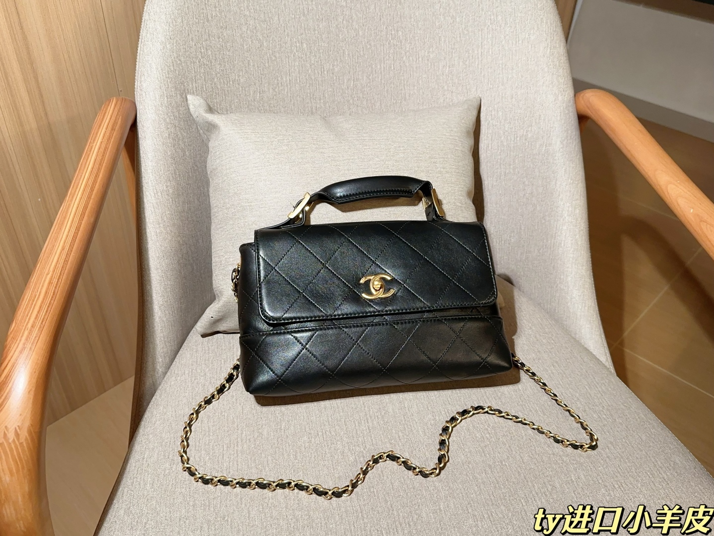 CC new arrival 25a hobo bag size: 28*18*7 cm