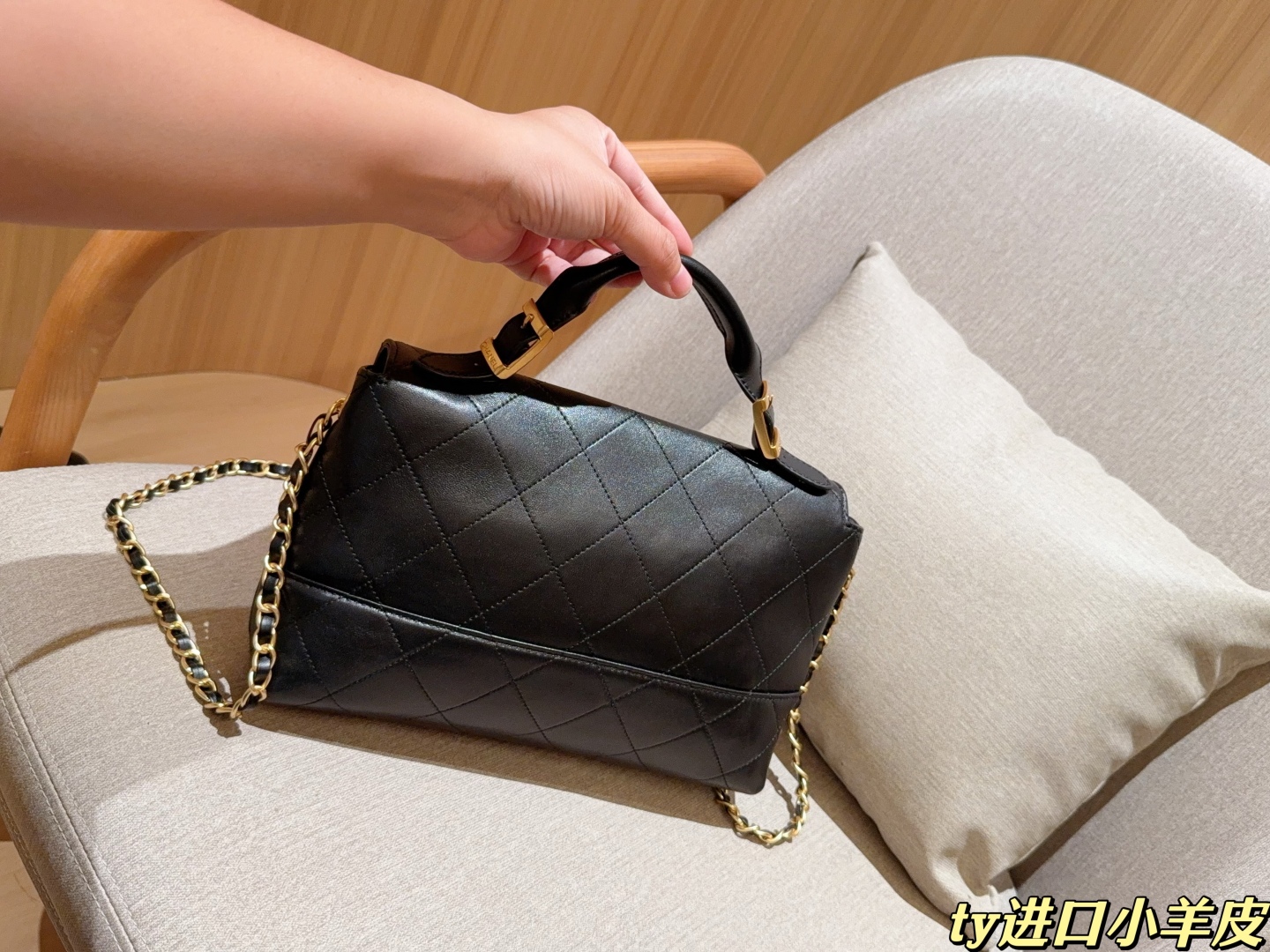 CC new arrival 25a hobo bag size: 28*18*7 cm