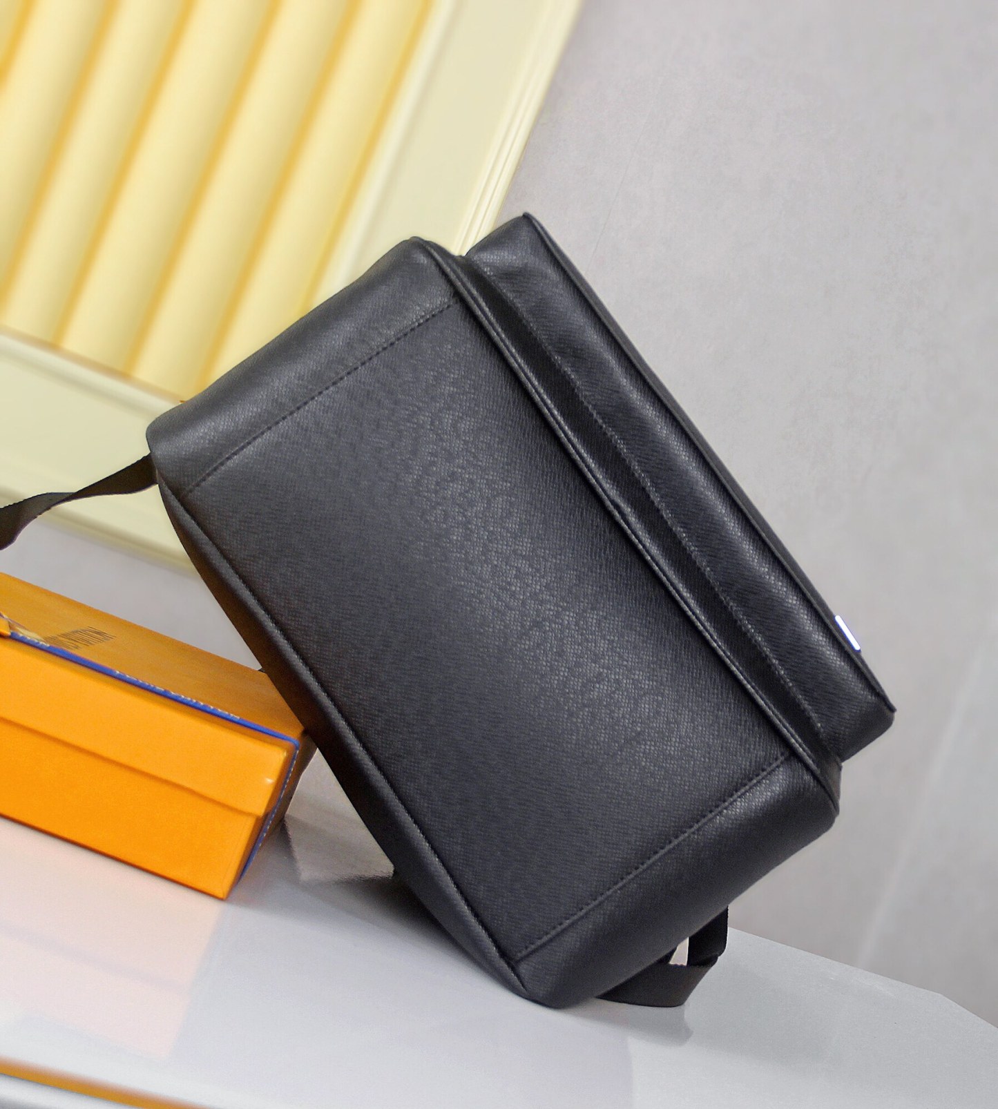 Louis new arrival backpack bag size : 43 x 30 x 14 cm