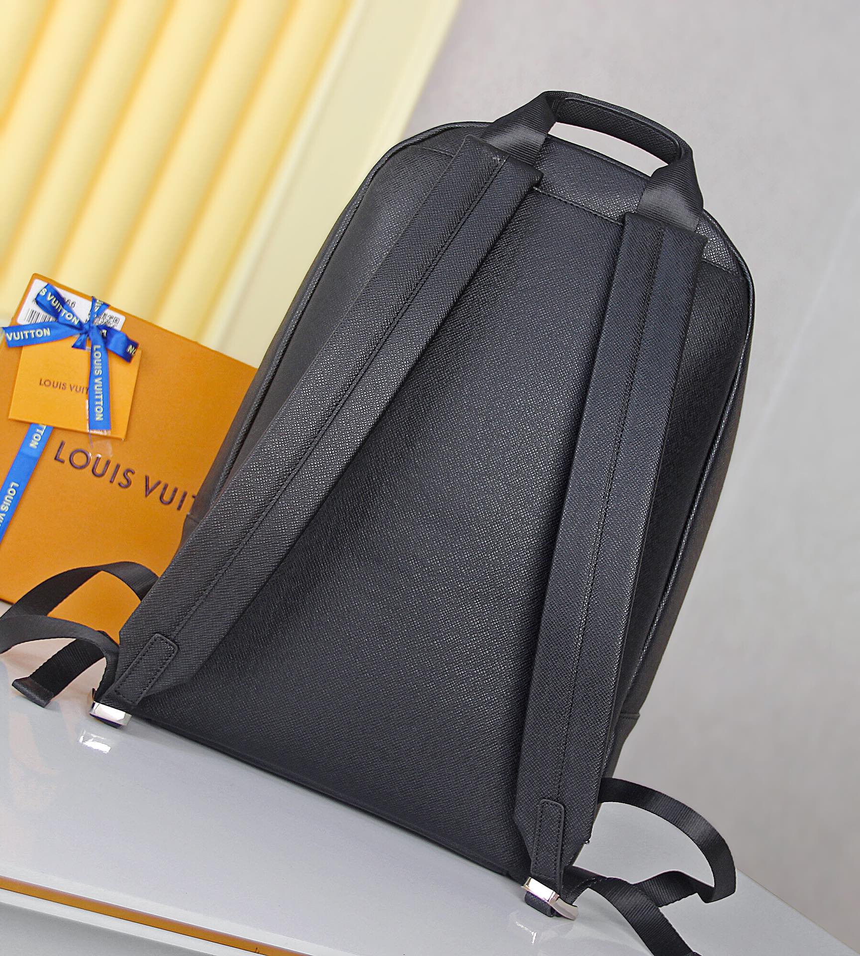 Louis new arrival backpack bag size : 43 x 30 x 14 cm