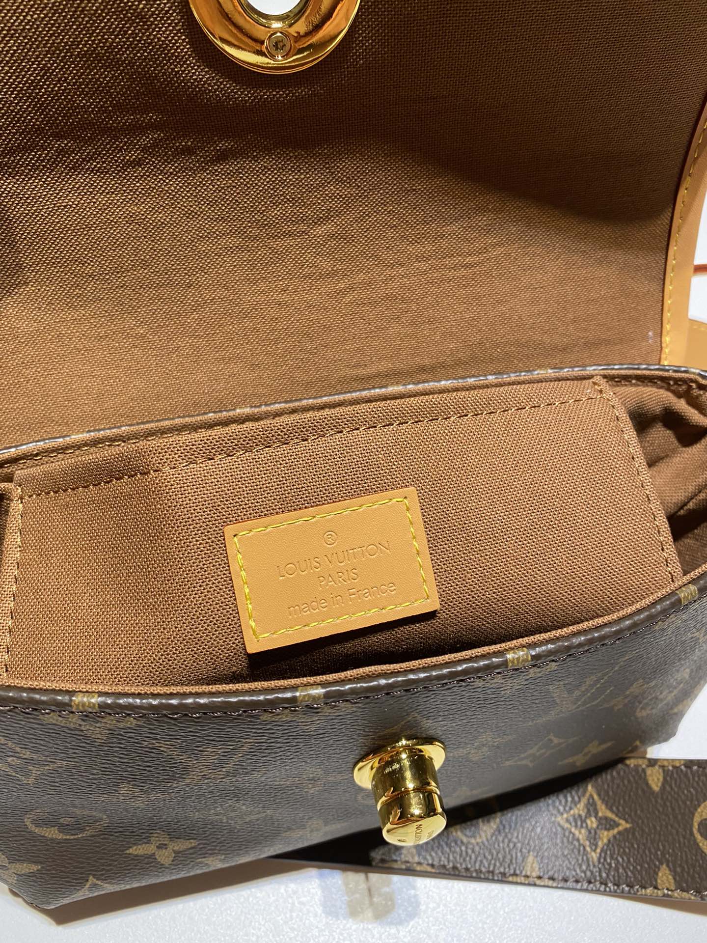 Louis new arrival 2024 bag size: 22x14x8 cm