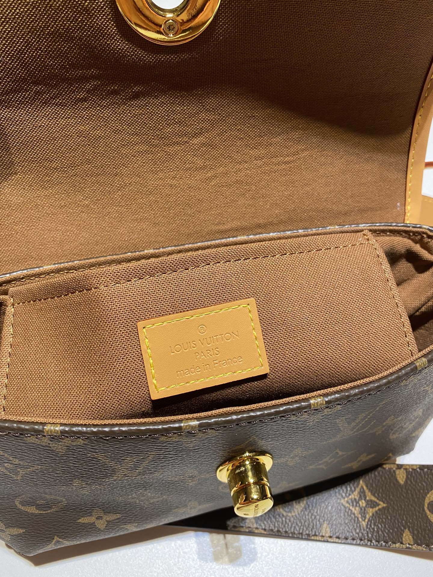 Louis new arrival 2024 bag size: 22x14x8 cm