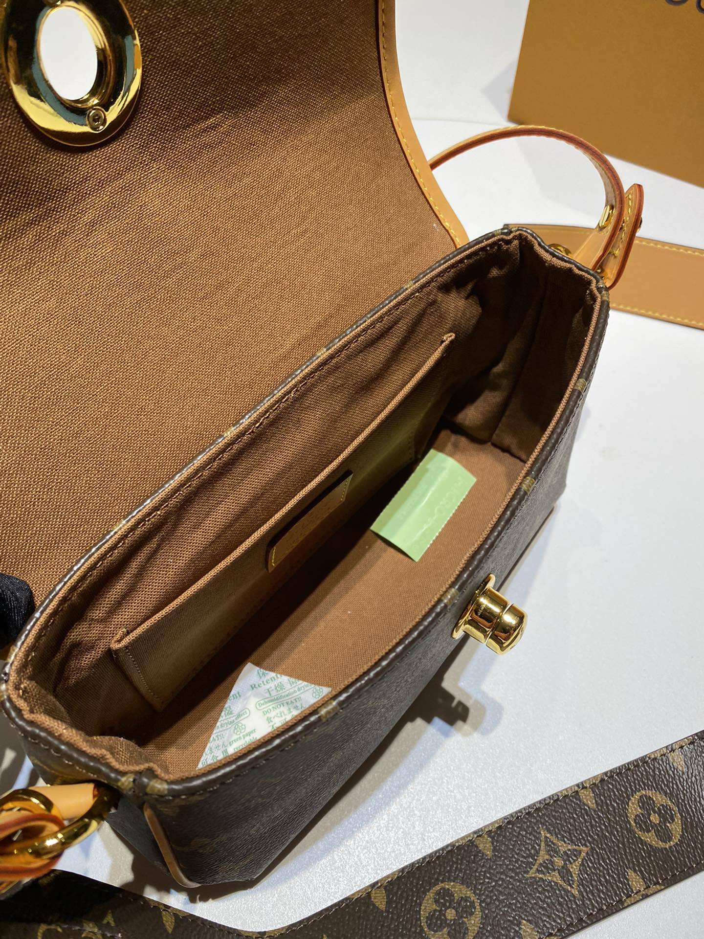 Louis new arrival 2024 bag size: 22x14x8 cm