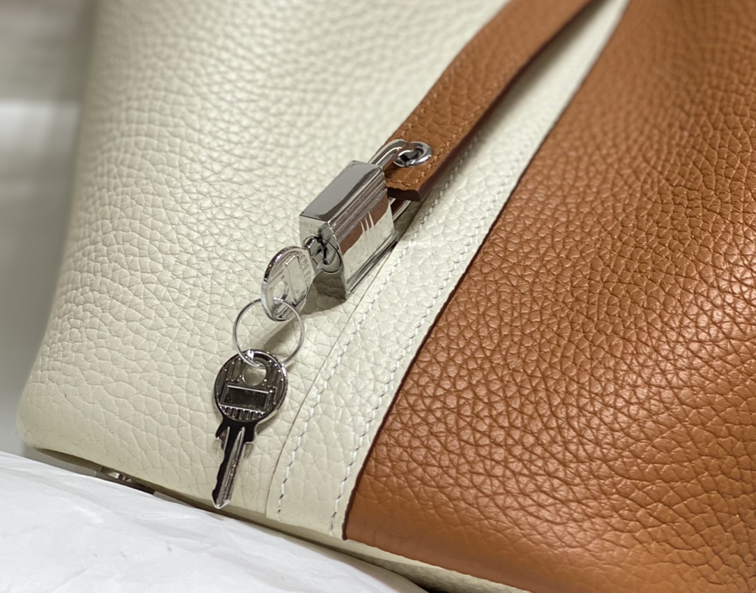 Her new arrival picotin togo leather size: 18 cm