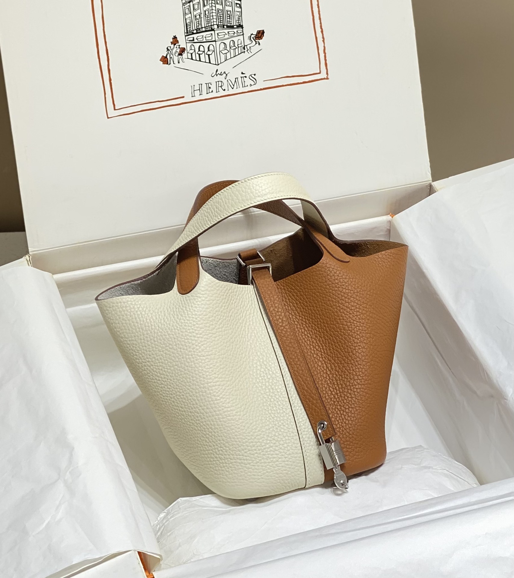 Her new arrival picotin togo leather size: 18 cm