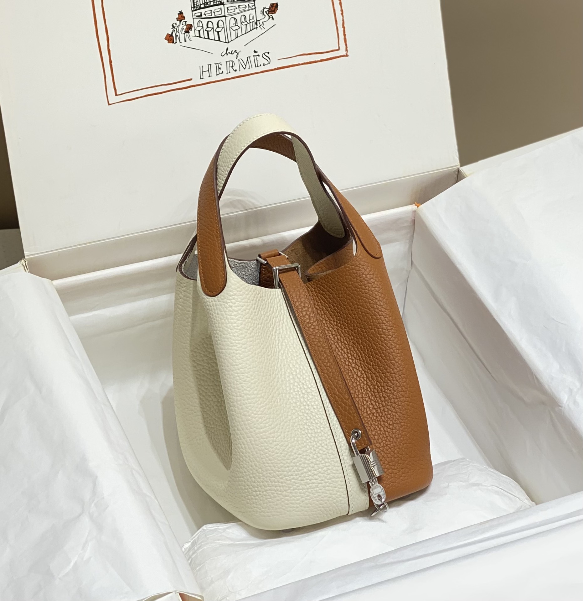 Her new arrival picotin togo leather size: 18 cm