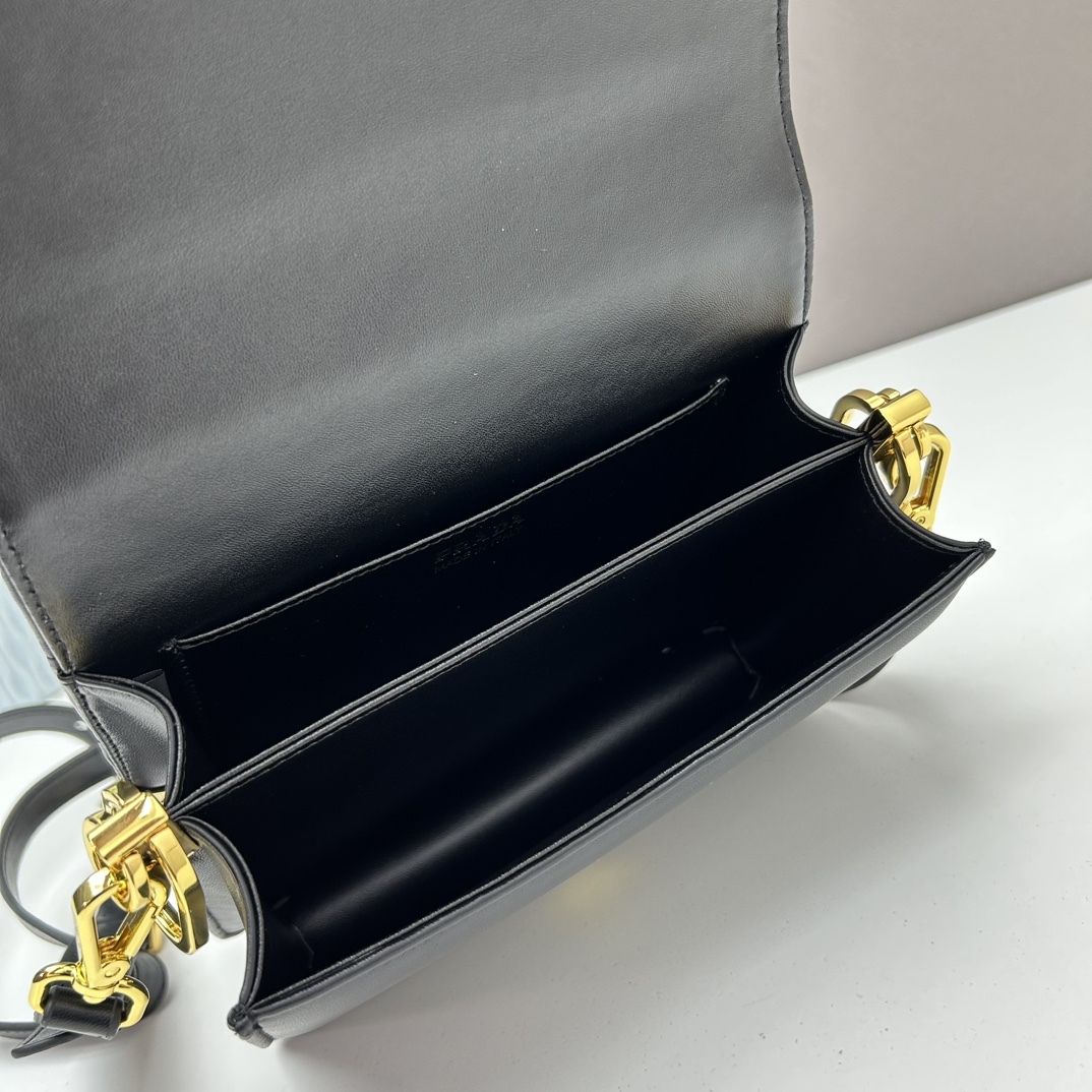 pra-new-arrival-bag-size-20-14-8cm-4550