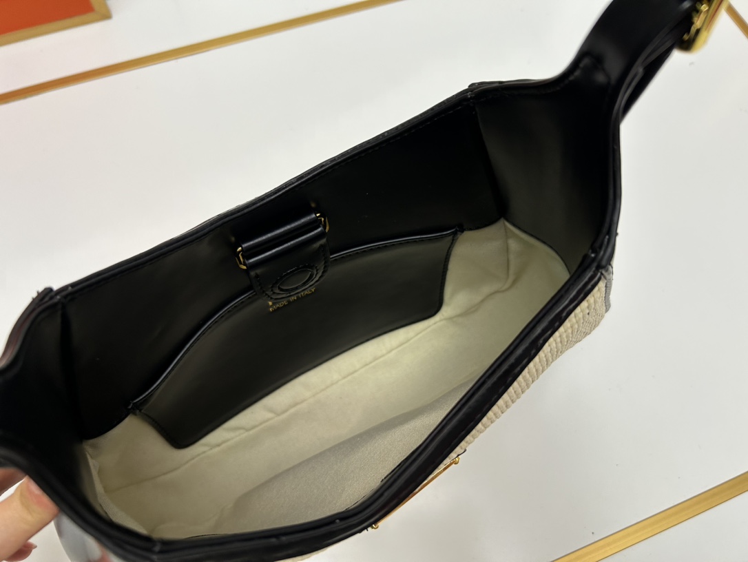 pra-new-arrival-women-bag-size-28-22-5cm-5707