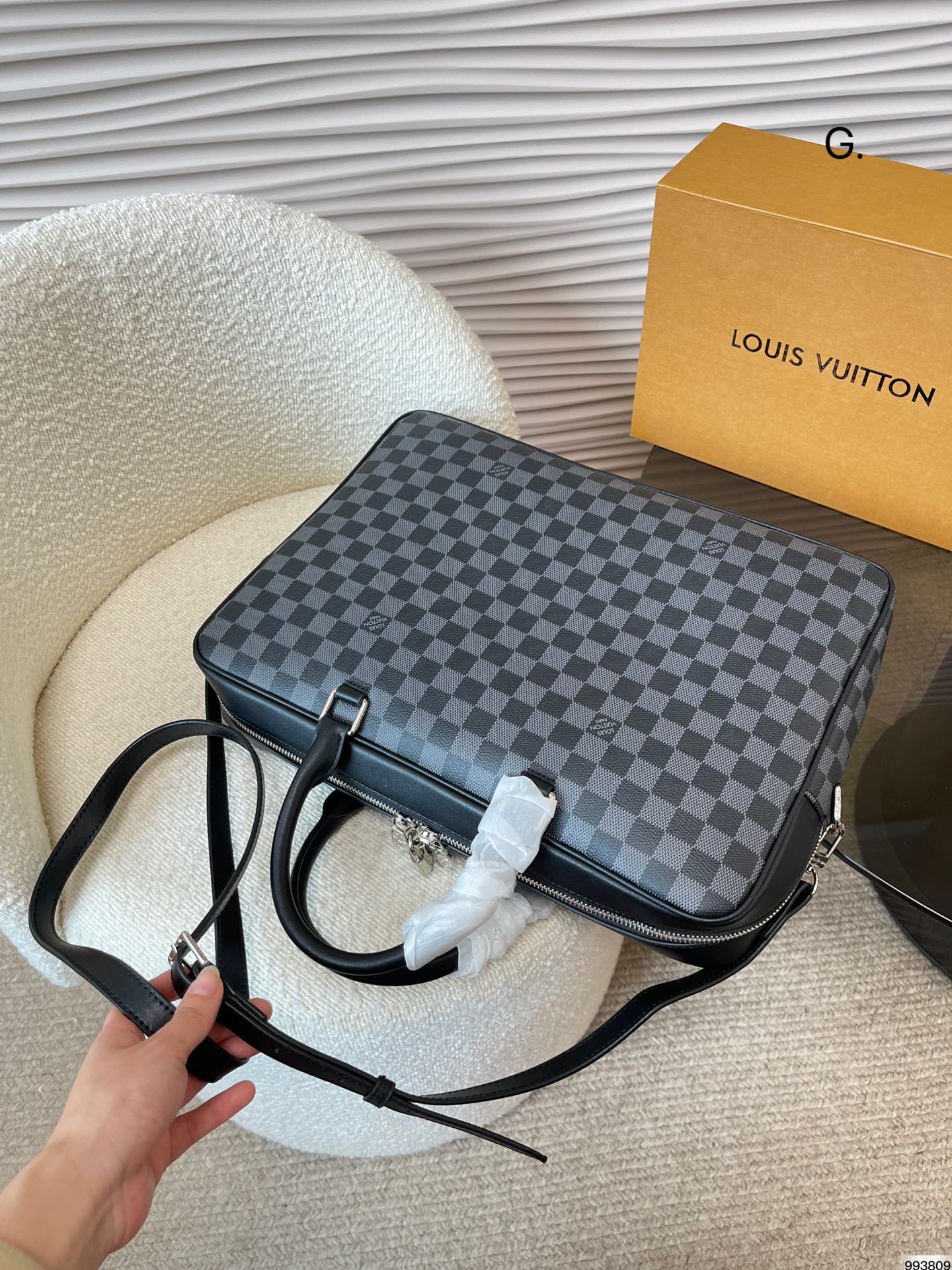 L men bag laptop size :39 28 cm