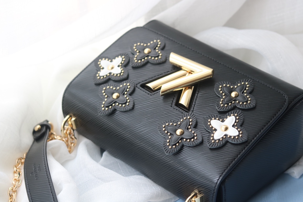 louis-twist-denim-mediums-size-23-18-8cm-3430