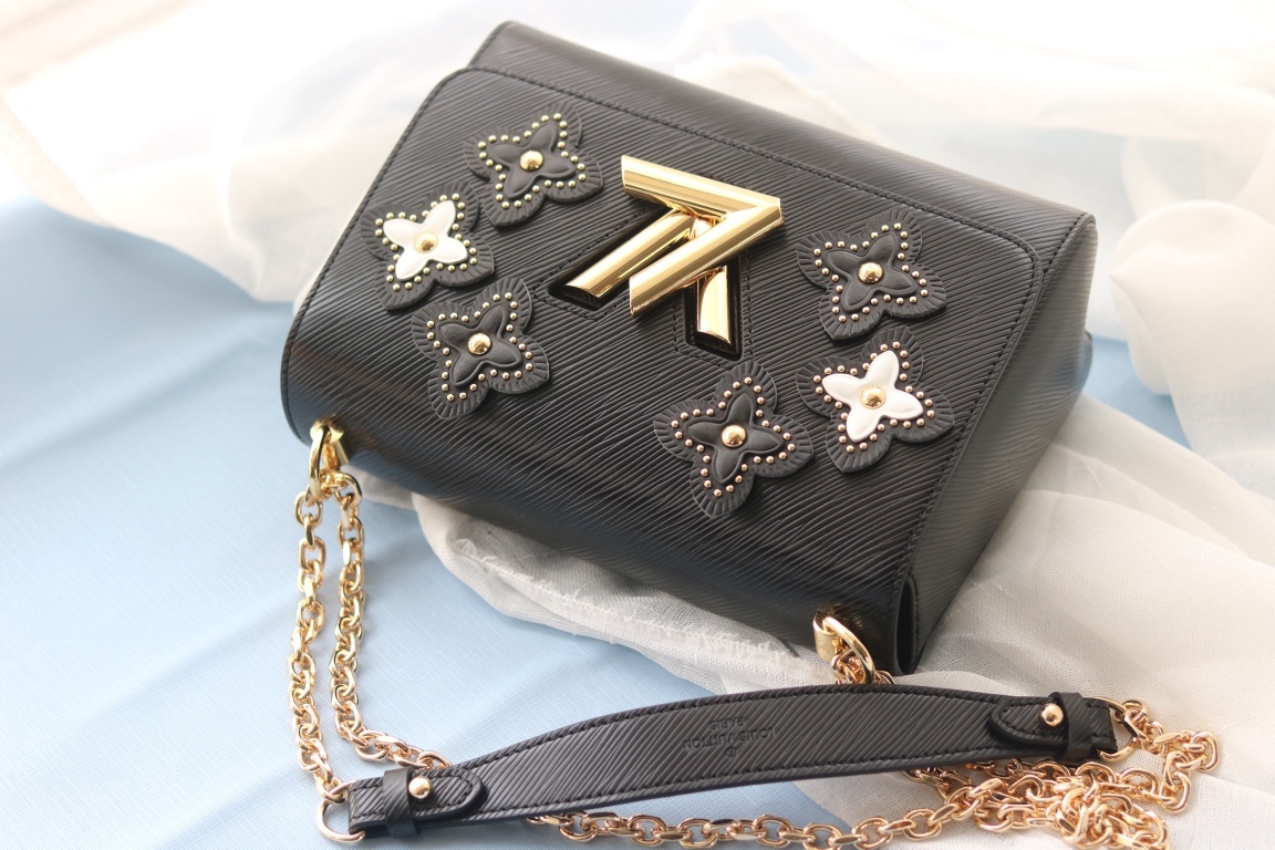 louis-twist-denim-mediums-size-23-18-8cm-3430