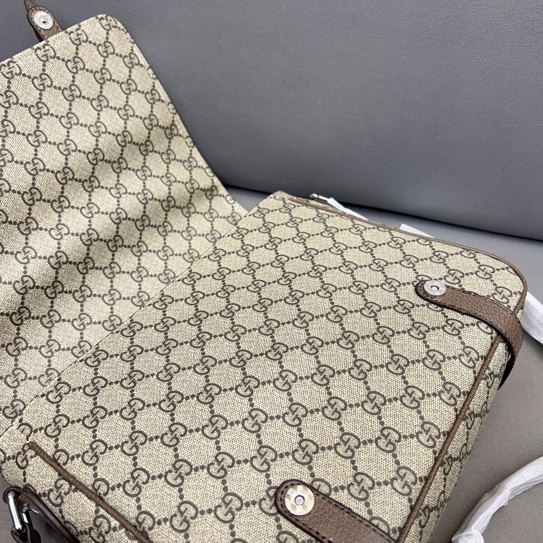 gg-man-and-women-crossbody-bag-size-23-x-28-cm-2051