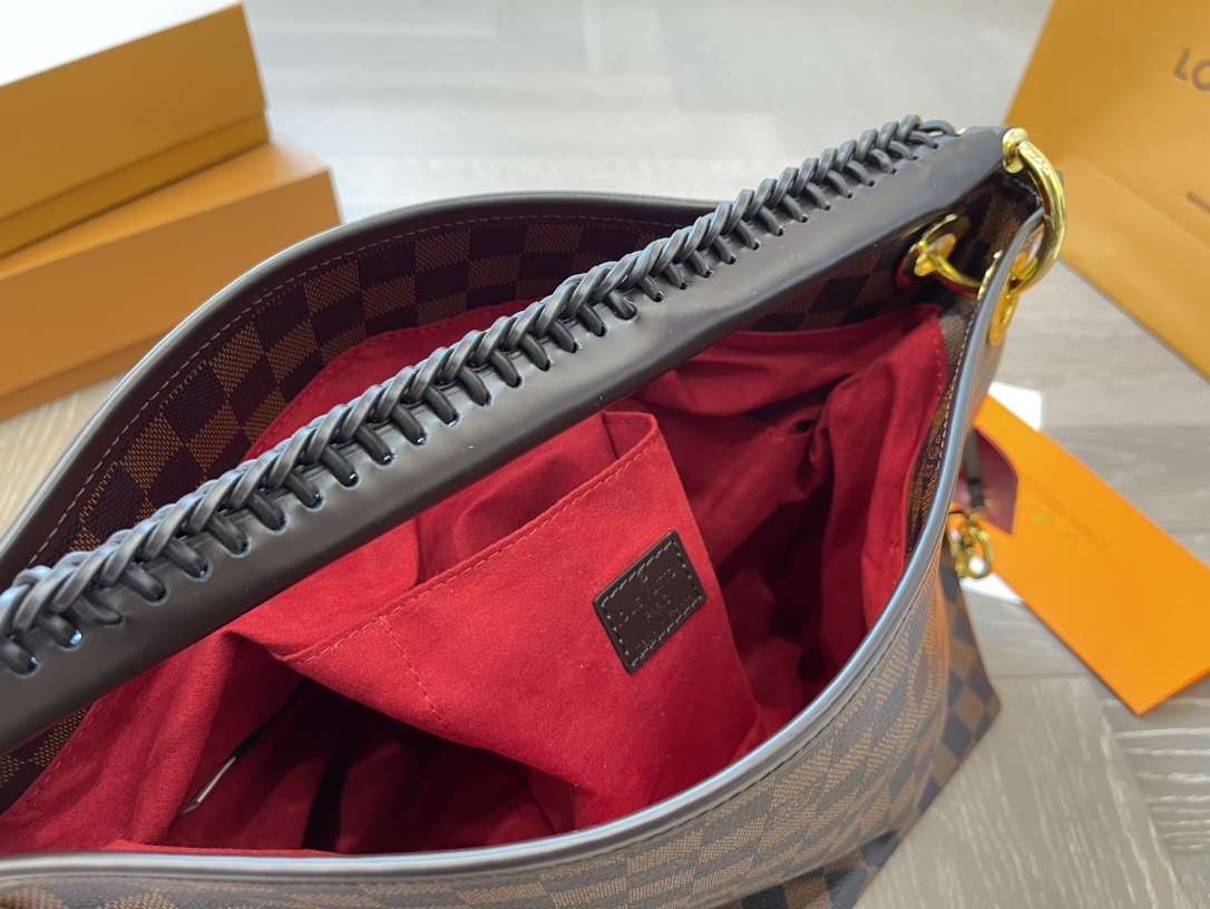 Louis artsy new arrival size : 41* 30 cm