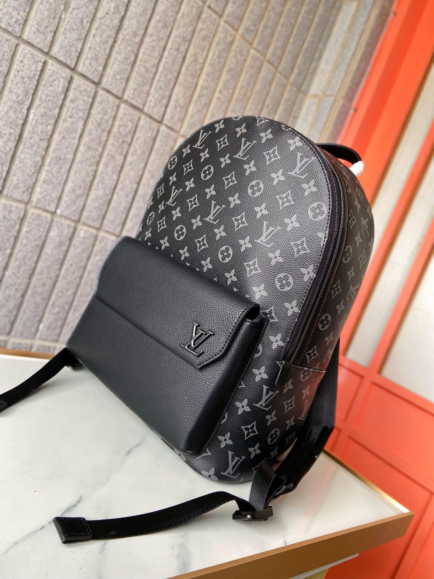 louis-new-arrival-aerogram-backpack-bag-size-43-x-30-x-14-cm-6275
