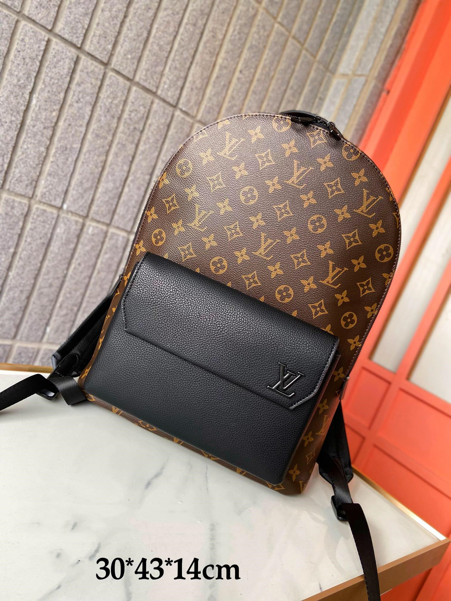 louis-new-arrival-aerogram-backpack-bag-size-43-x-30-x-14-cm-6275