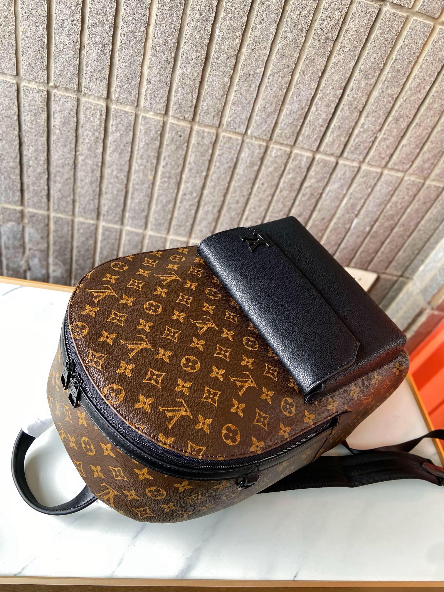 louis-new-arrival-aerogram-backpack-bag-size-43-x-30-x-14-cm-6275