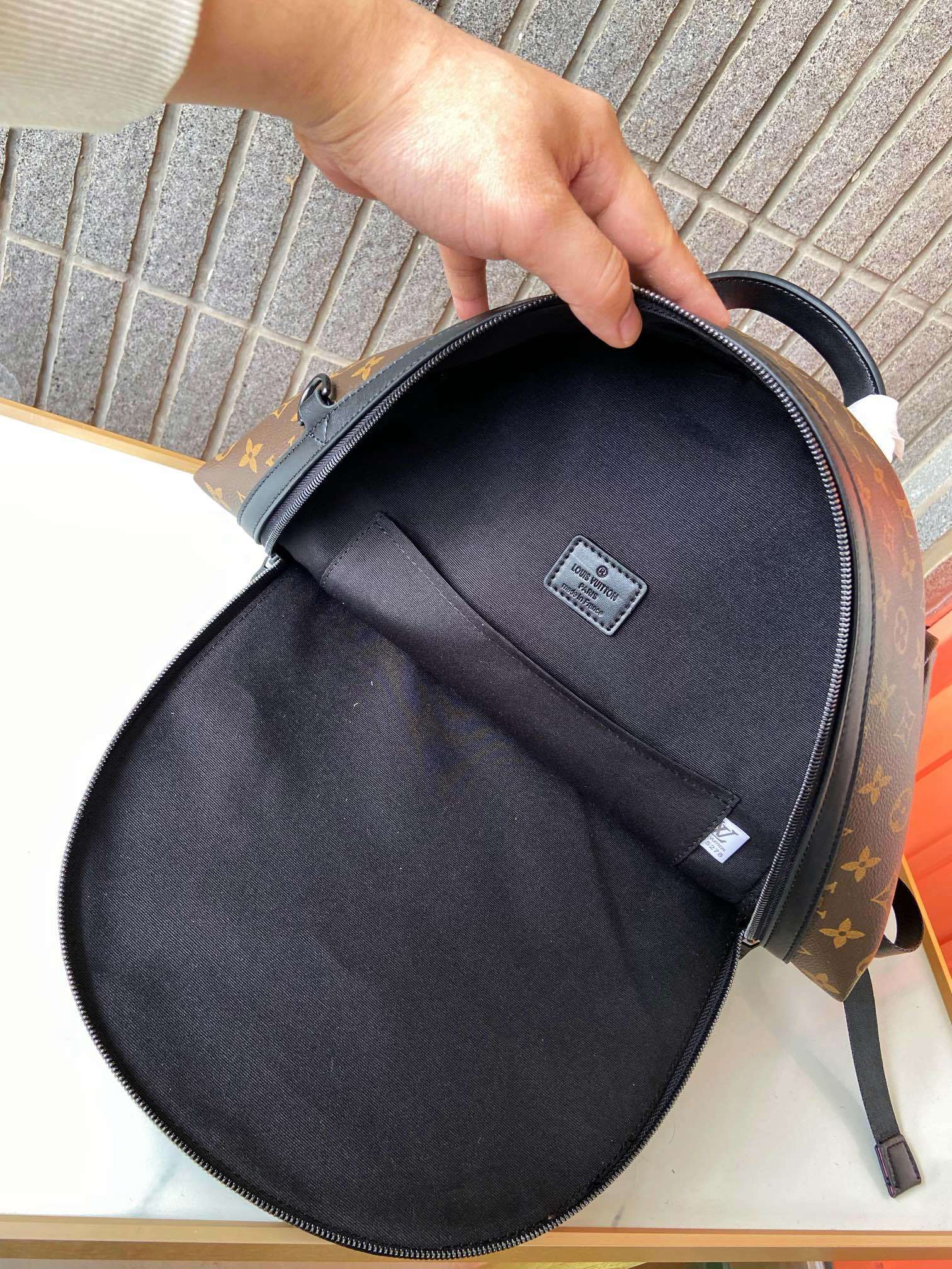 louis-new-arrival-aerogram-backpack-bag-size-43-x-30-x-14-cm-6275