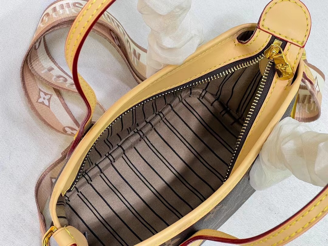 Louis NEVERFULL BB new arrival small size bag size : 24*14*9 cm