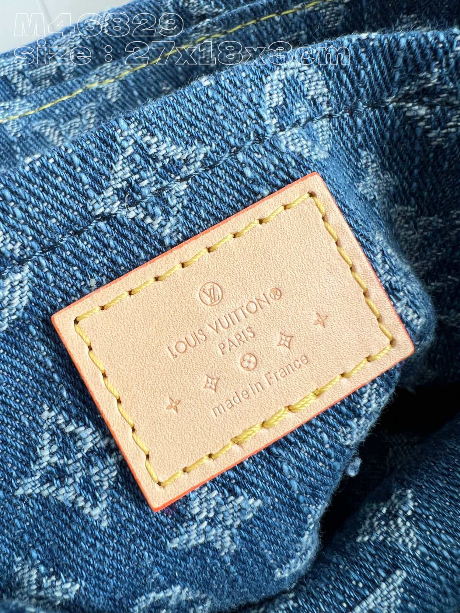 Louis Monogram Denim size : 27 x 18 x 3 cm