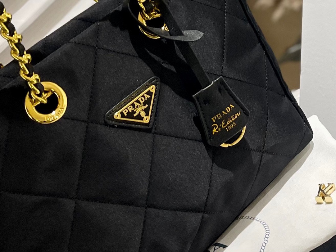 Pra new arrival tote bag size : 28 cm