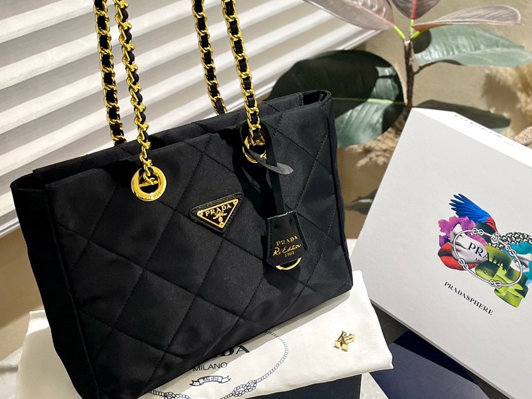 Pra new arrival tote bag size : 28 cm