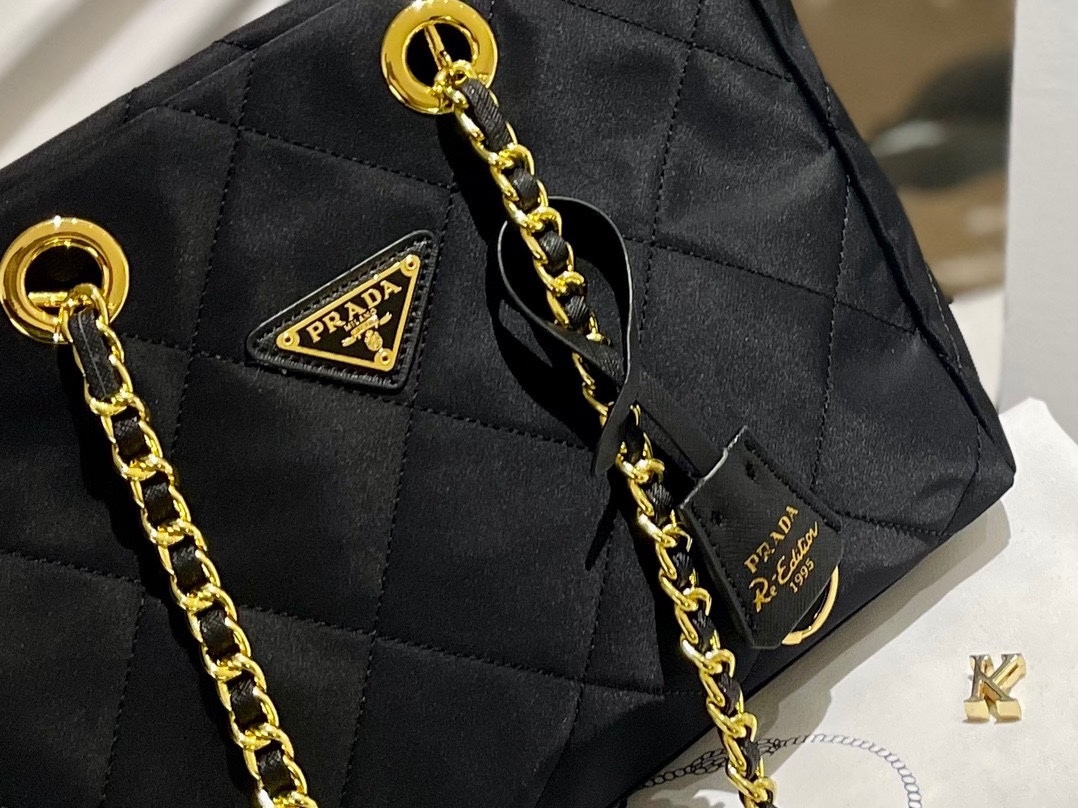 Pra new arrival tote bag size : 28 cm