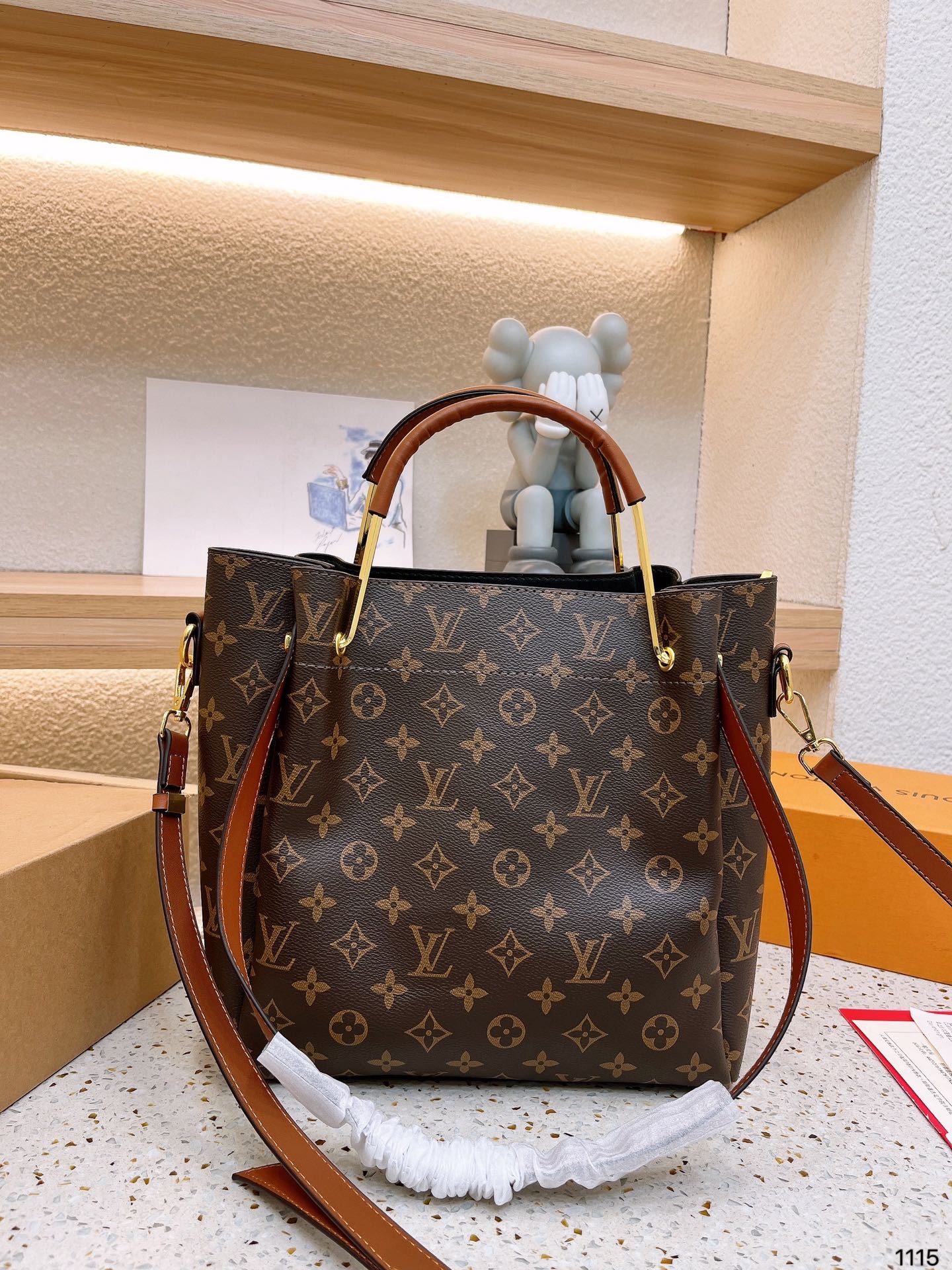 Louis new arrival tote bag size : 26*27 cm