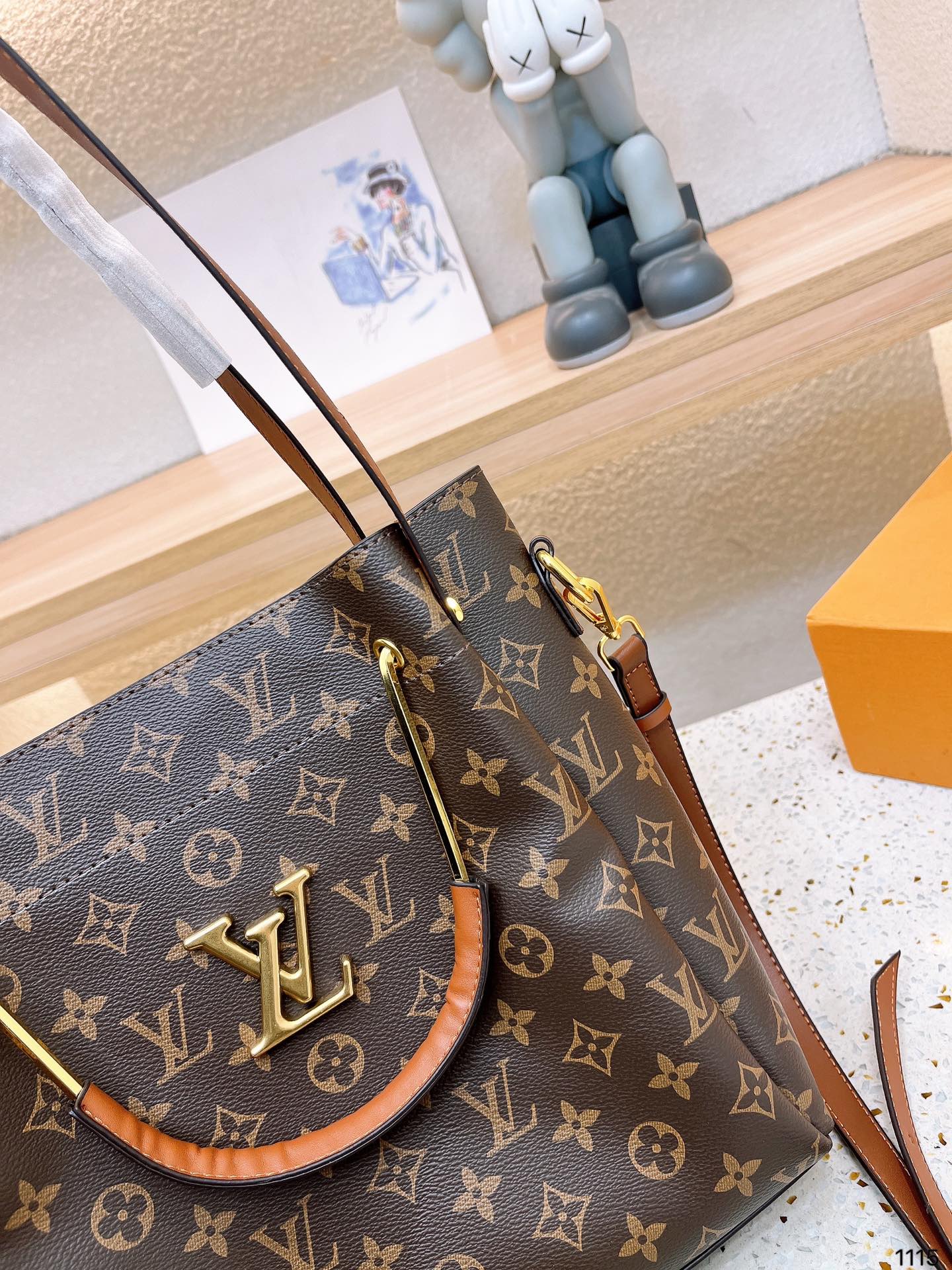 Louis new arrival tote bag size : 26*27 cm