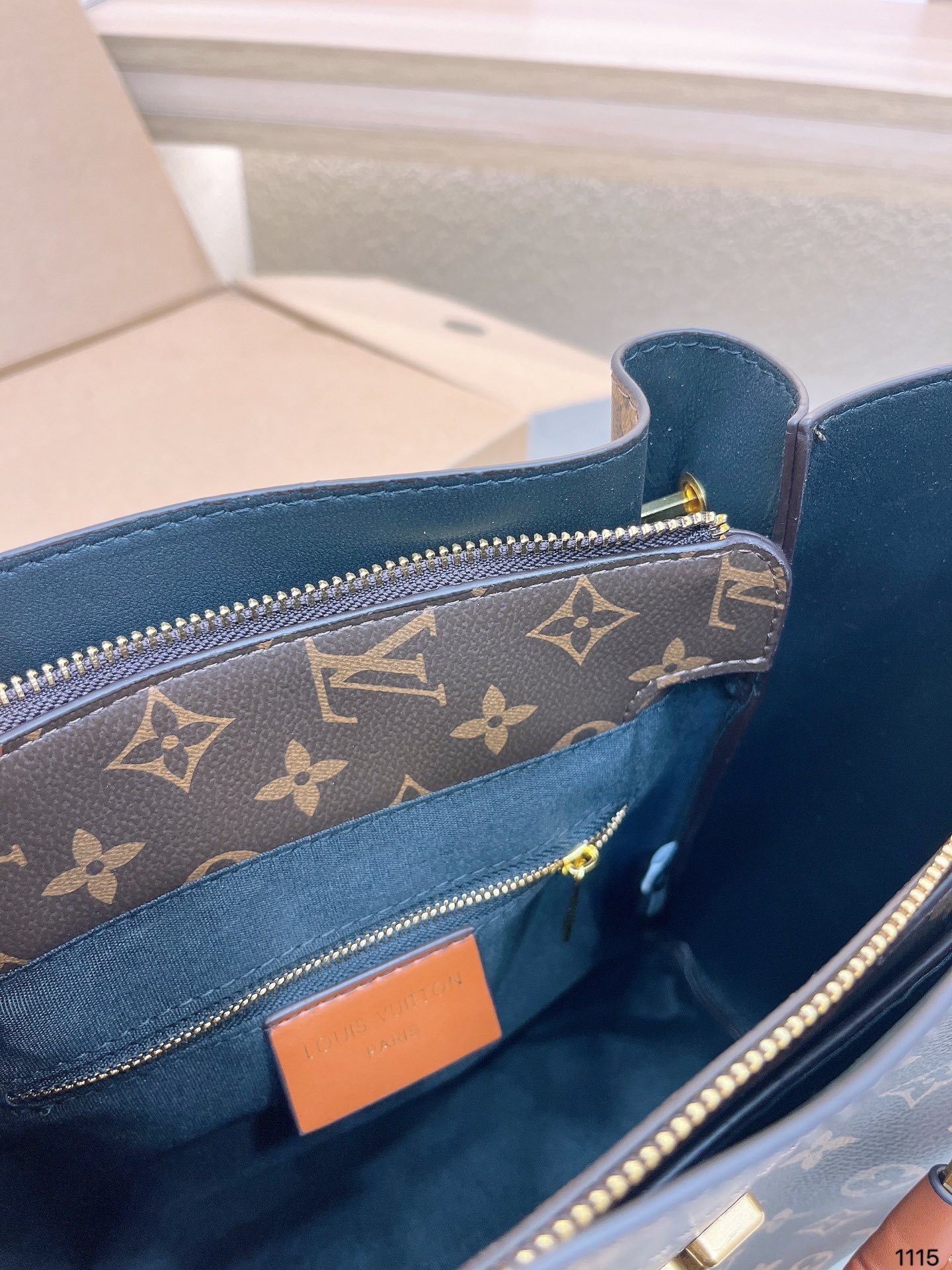 Louis new arrival tote bag size : 26*27 cm