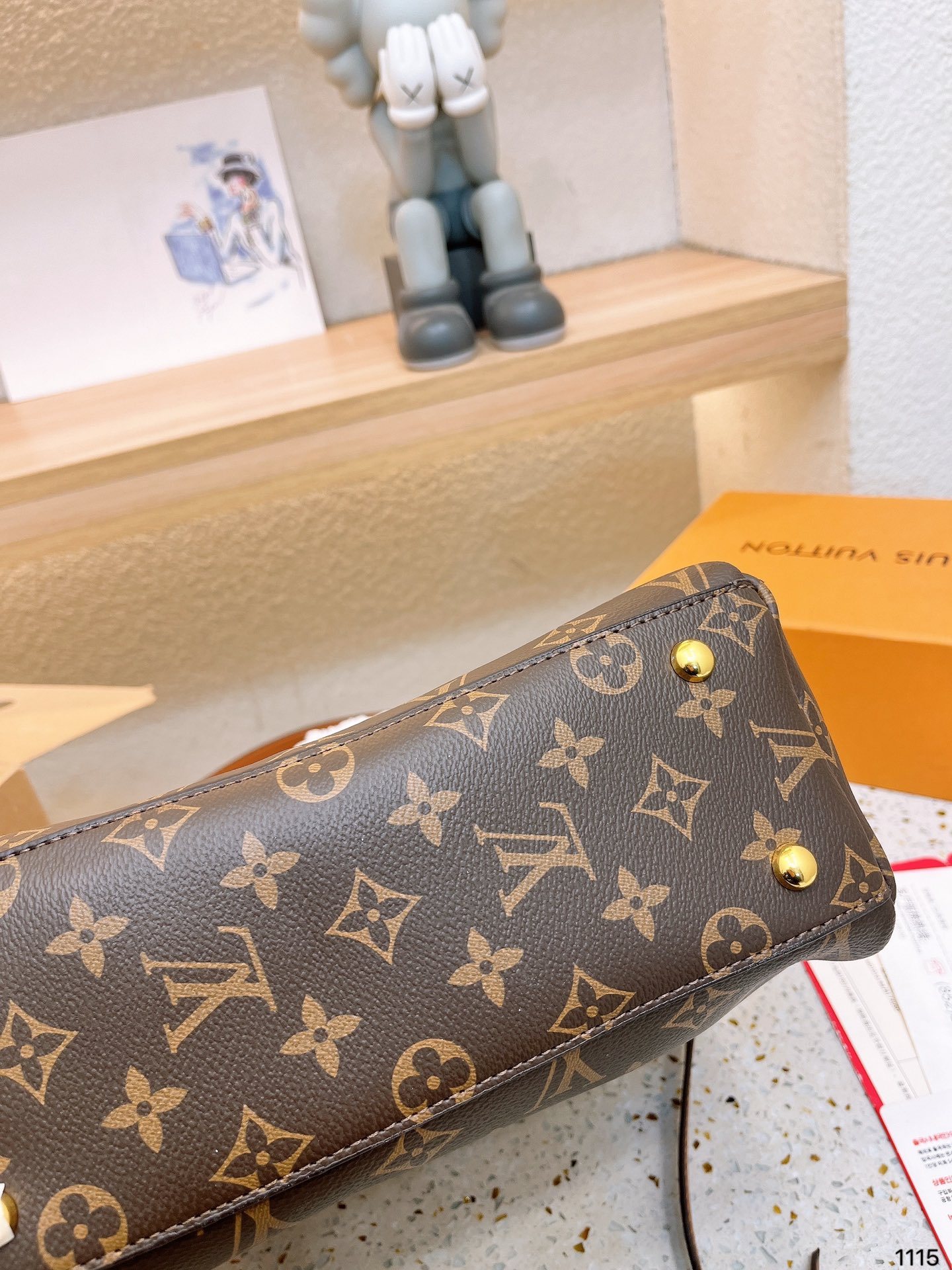 Louis new arrival tote bag size : 26*27 cm