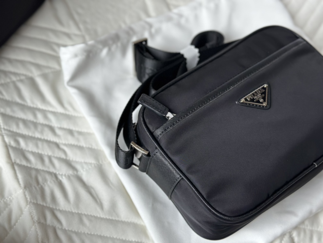 Pra new arrival men and women bag size : 24*15cm