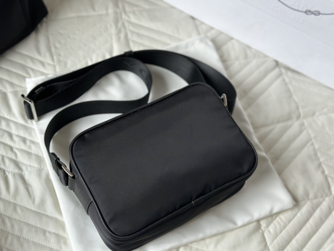 Pra new arrival men and women bag size : 24*15cm