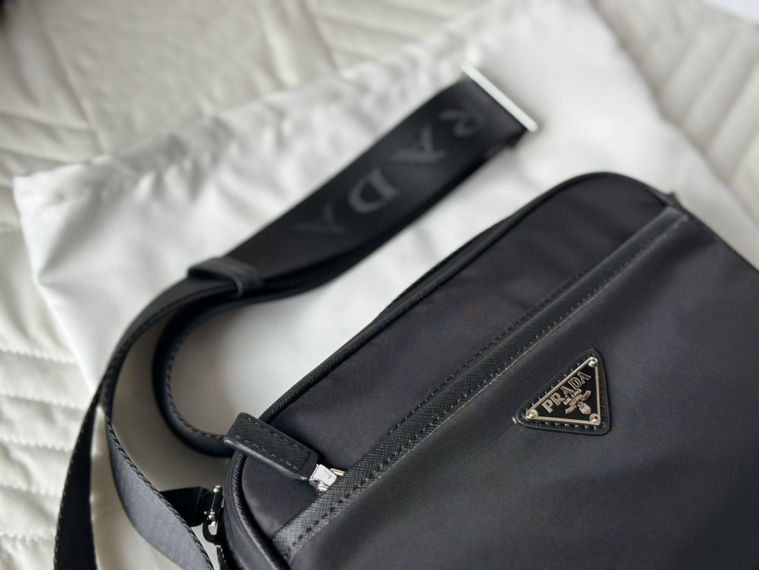 Pra new arrival men and women bag size : 24*15cm