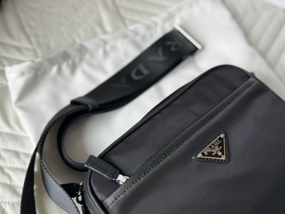 Pra new arrival men and women bag size : 24*15cm