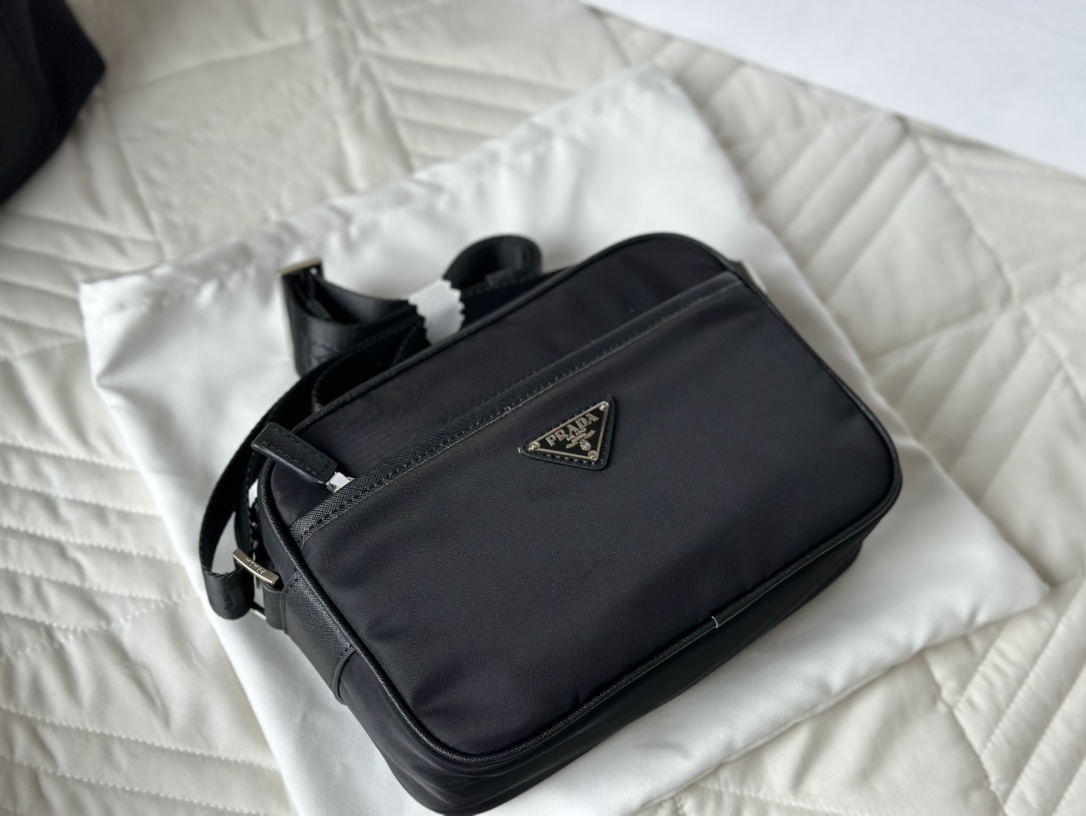 pra-new-arrival-men-and-women-bag-size-24-15cm-7475