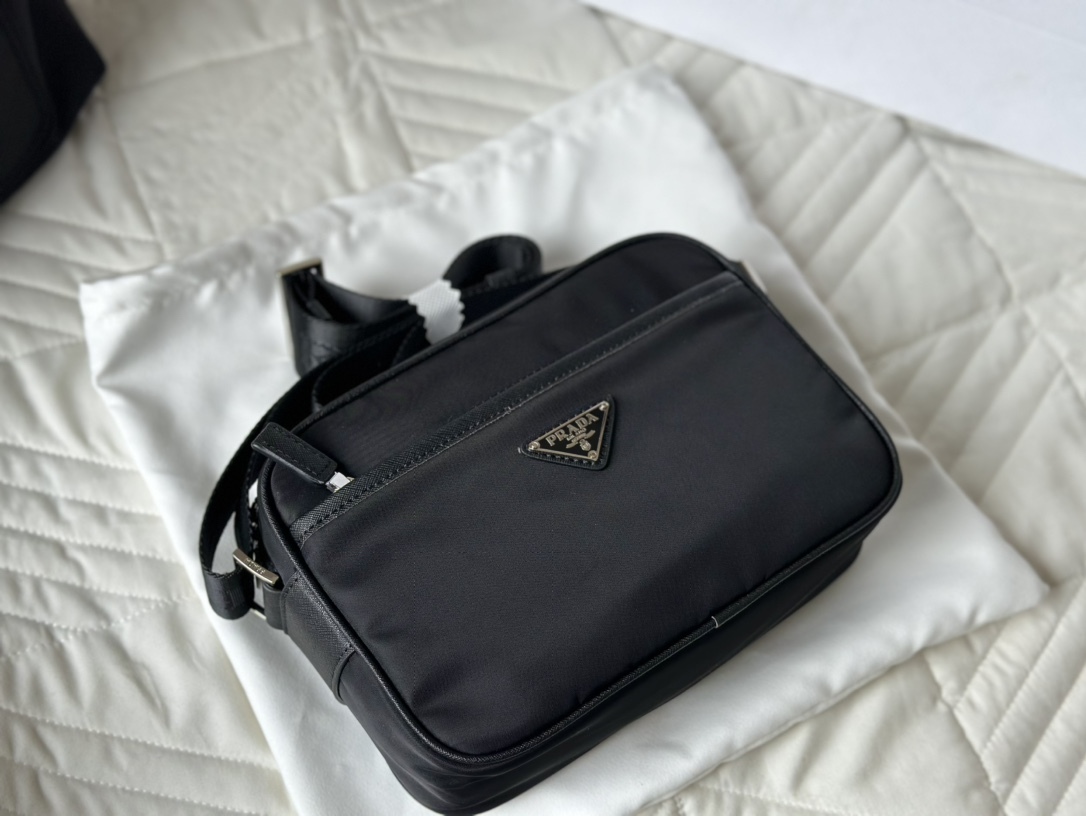 pra-new-arrival-men-and-women-bag-size-24-15cm-7475