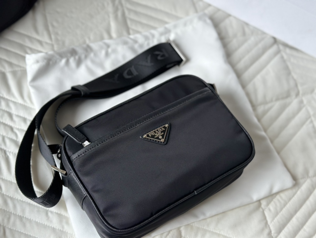 Pra new arrival men and women bag size : 24*15cm