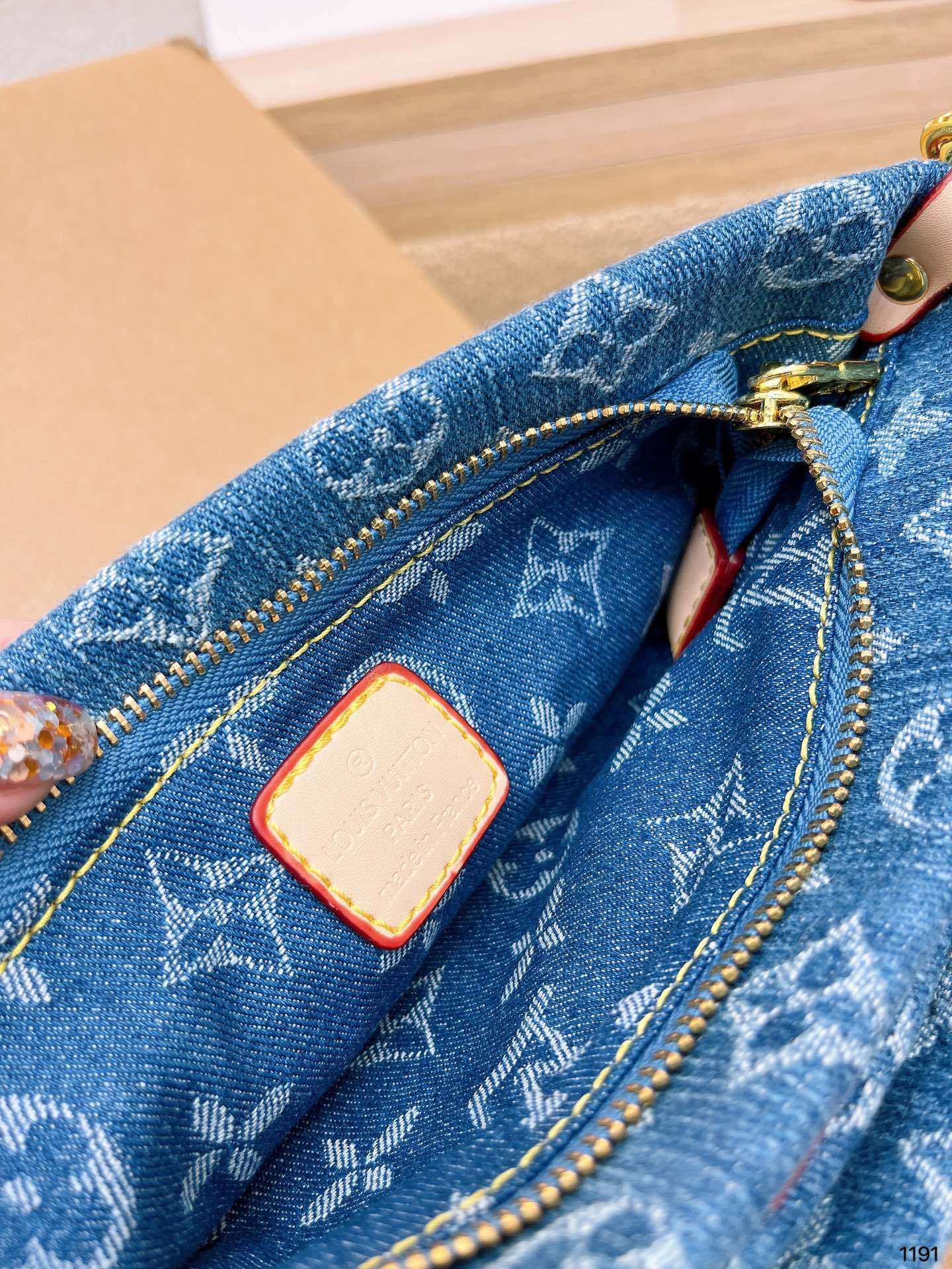 Louis new arrival denim bag size : 24 * 14 cm