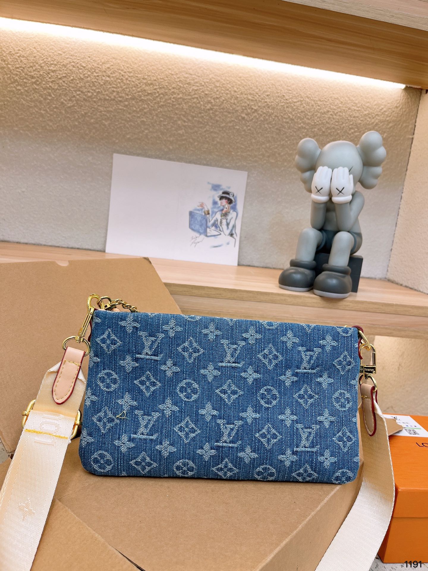 Louis new arrival denim bag size : 24 * 14 cm