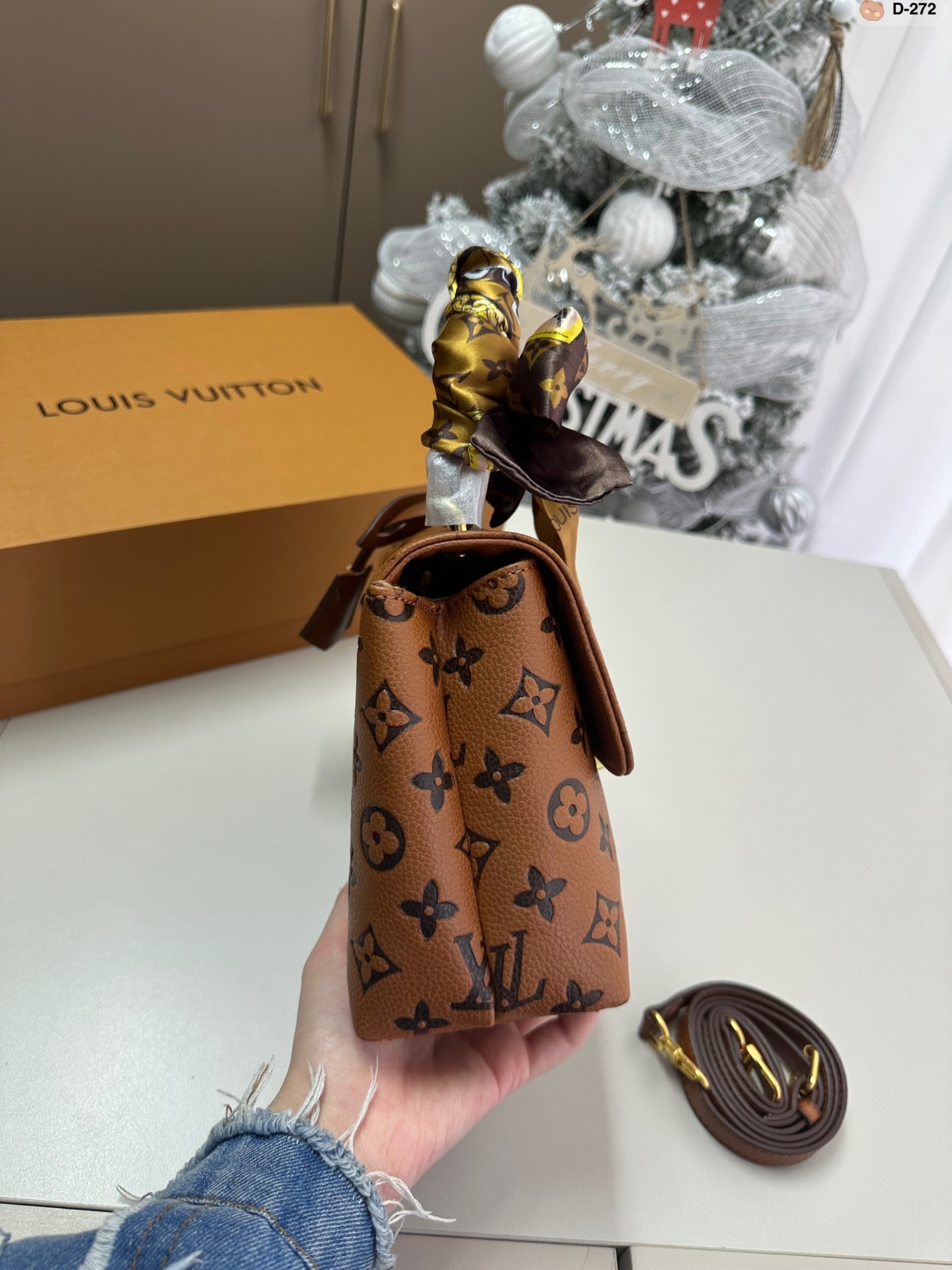 louis-madeleine-bb-bag-size-24-8-16-cm-7907